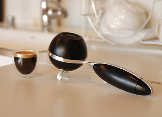 Illustration for article titled World's First Portable Espresso Machine Now Available for US Caffeine Addicts